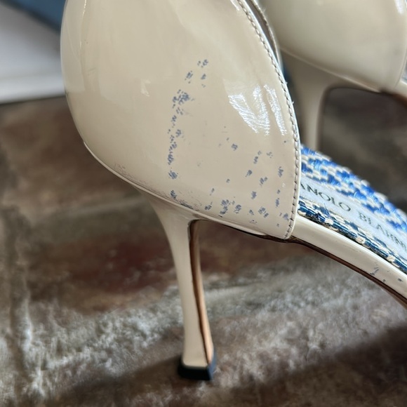 ⭐️Manolo Blahnik Patent Leather Open-Toe Heels⭐️ - Picture 6 of 9